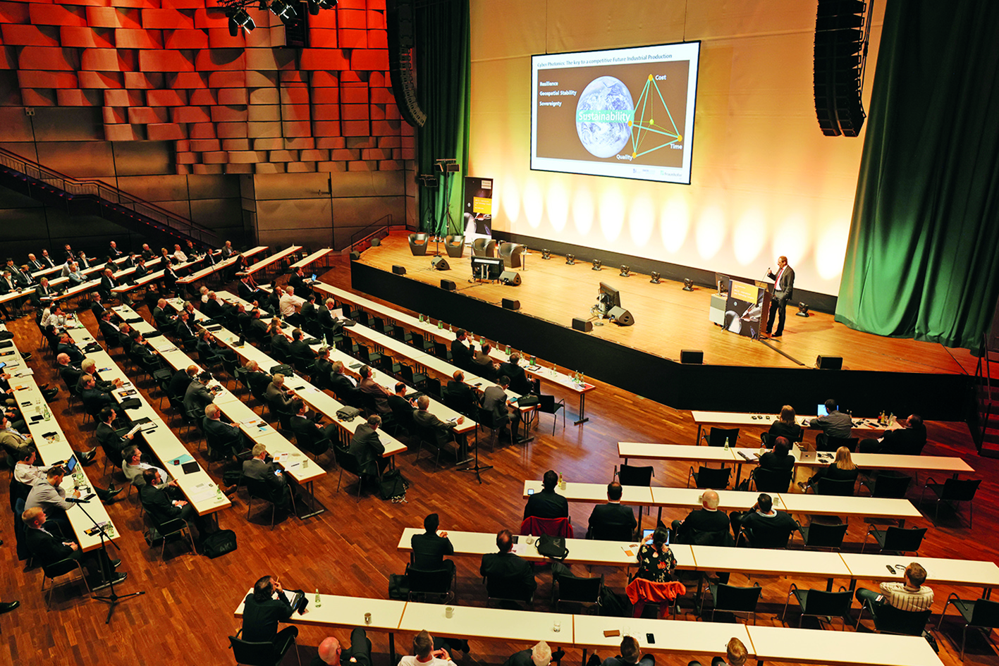 Prof. Constantin Häfner, Leiter des Fraunhofer ILT, eröffnete die Technologische Fachkonferenz des »AKL’22 – International Laser Technology Congress« am 5. Mai 2022 in Aachen.