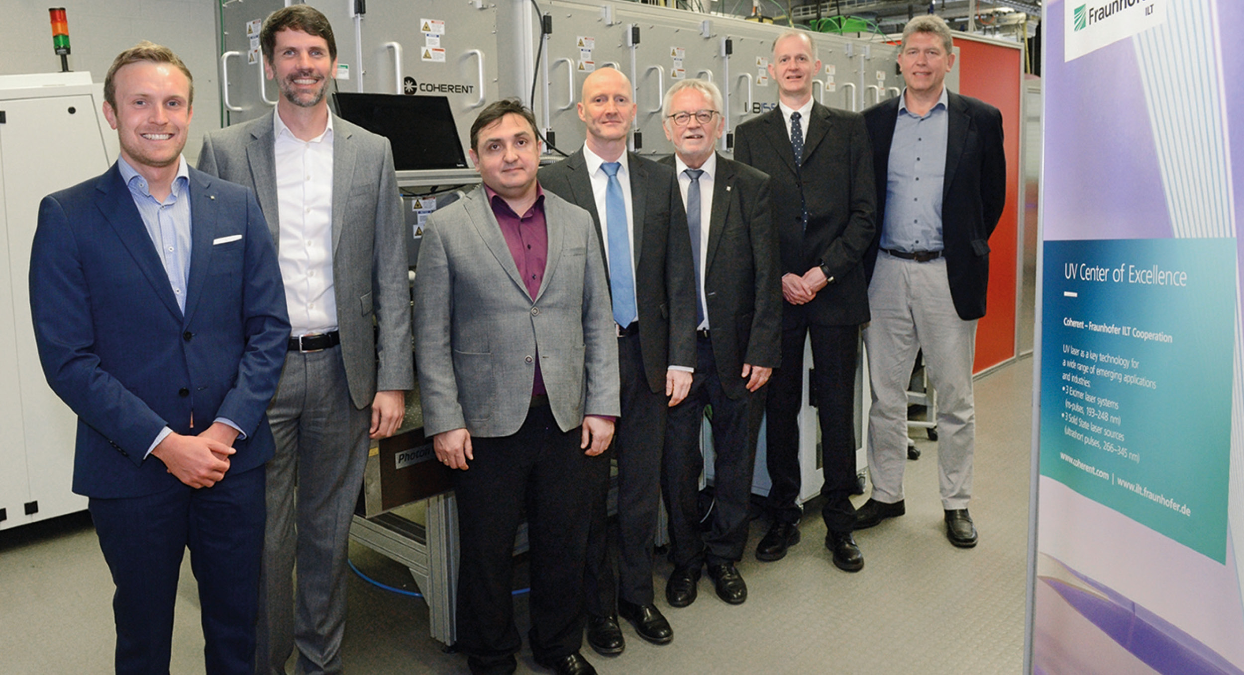 Einweihung des UV Center of Excellence mit leistungsstarken Excimer-Lasern sowie Festkörper- und Ultrakurzpuls-Lasern. Das Team von Coherent und Fraunhofer ILT freut sich auf spannende Herausforderungen. V.l.n.r.: M. Trenn, Dr. C. Vedder, Dr. S. Danylyuk, Dr. R. Delmdahl, Prof. A. Gillner, T. Geuking, Dr. A. Nebel.