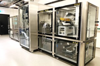 Ab Sommer 2021 werden am Fraunhofer ILT Laserprozesse für die Batteriefertigung in einem eigenen Batteriezentrum erforscht. Im Bild: Rolle-zu-Rolle Anlage.